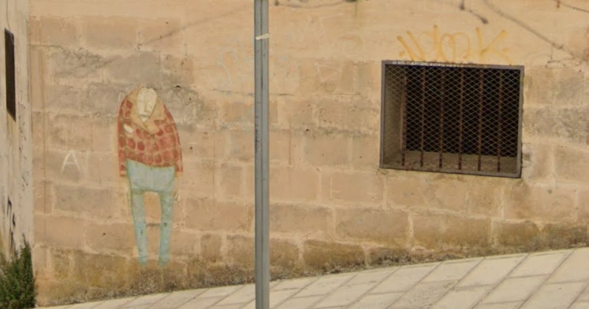 Operaio deve togliere i graffiti: per sbaglio cancella anche un murale di importanza storica